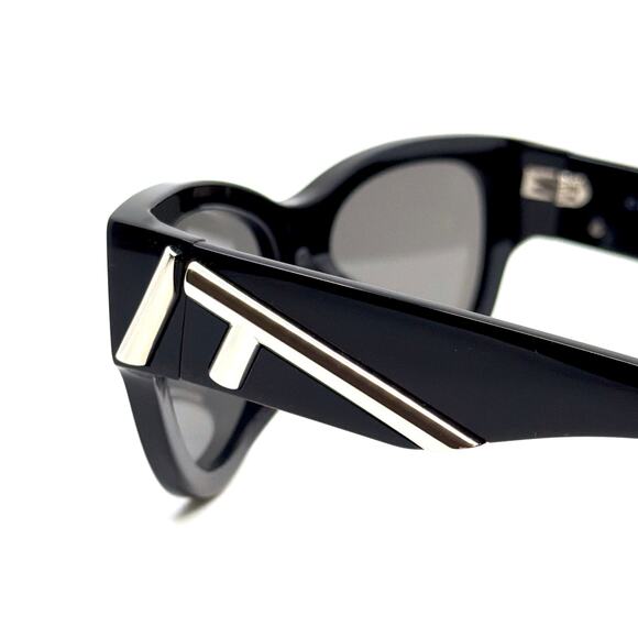 New!!! FENDI Sunglasses FE40135F 01A Authentic main image 9